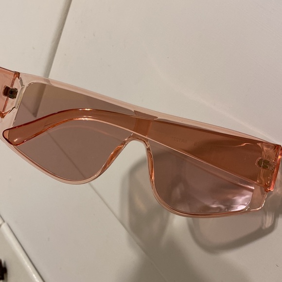 Steve Madden Sunglasses Oversized Light Crystal Pink Shield Style NWOT - Picture 6 of 12